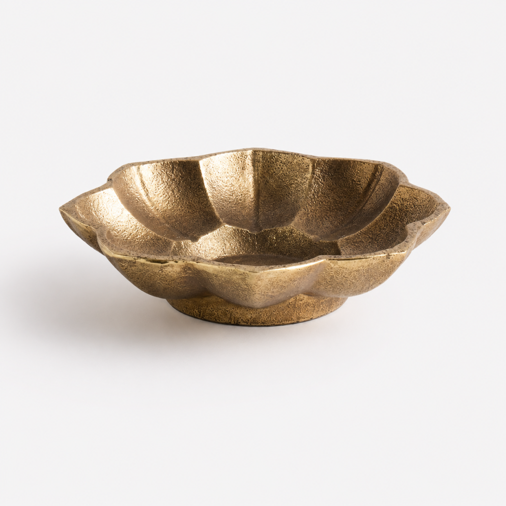 Centro de Mesa Dourado em Formato de Flor