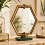 Espelho de Mesa Hexagonal Dourado com Detalhes de Abelha