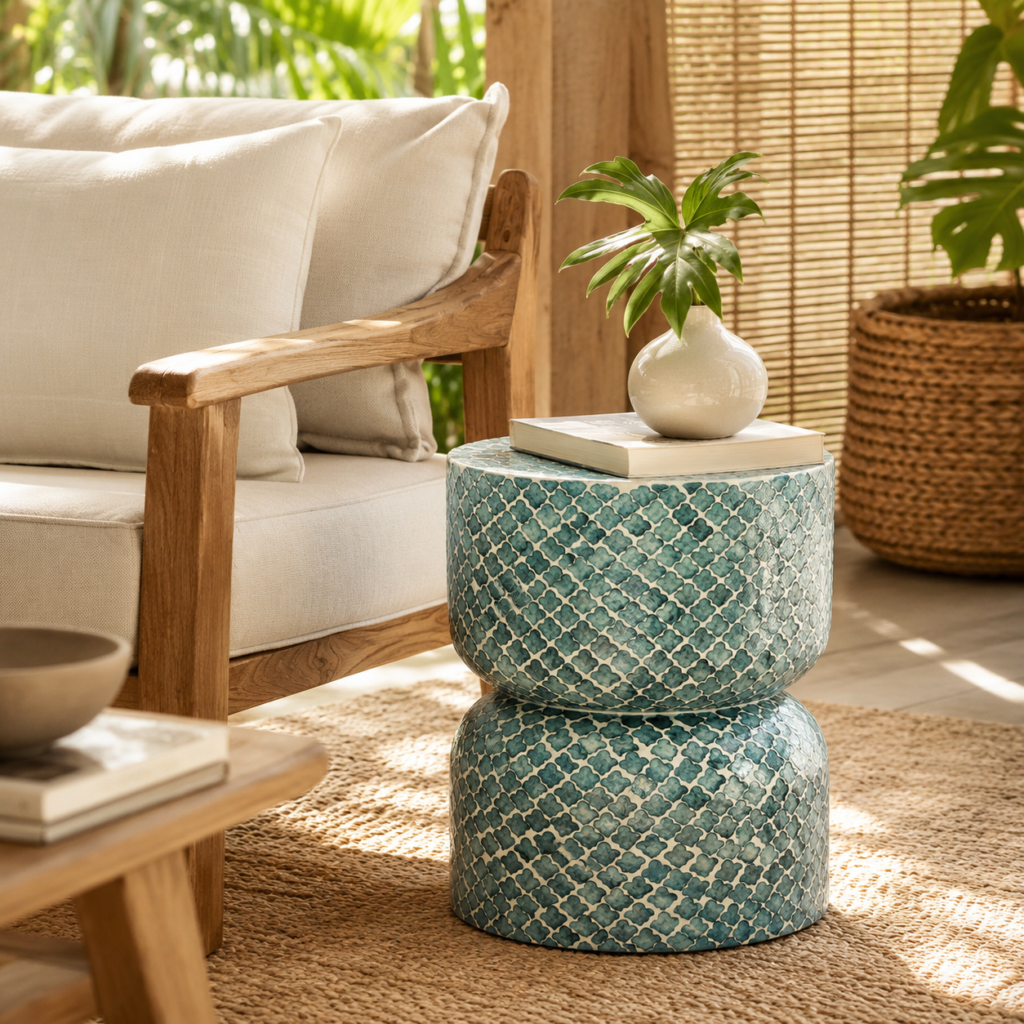 Mesa Lateral Cilíndrica Azul com Mosaico Decorativo