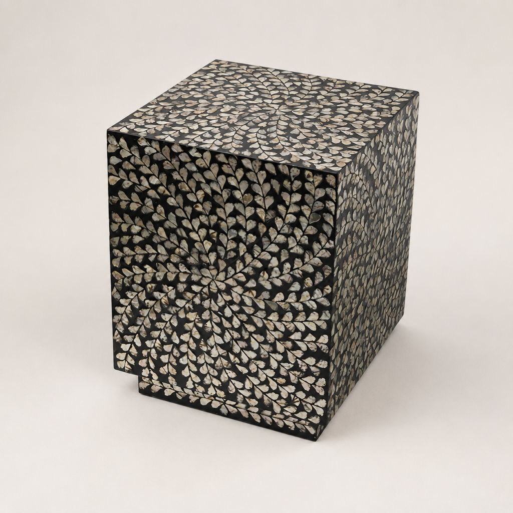 Mesa Lateral Cubo em Mosaico Preto Natural