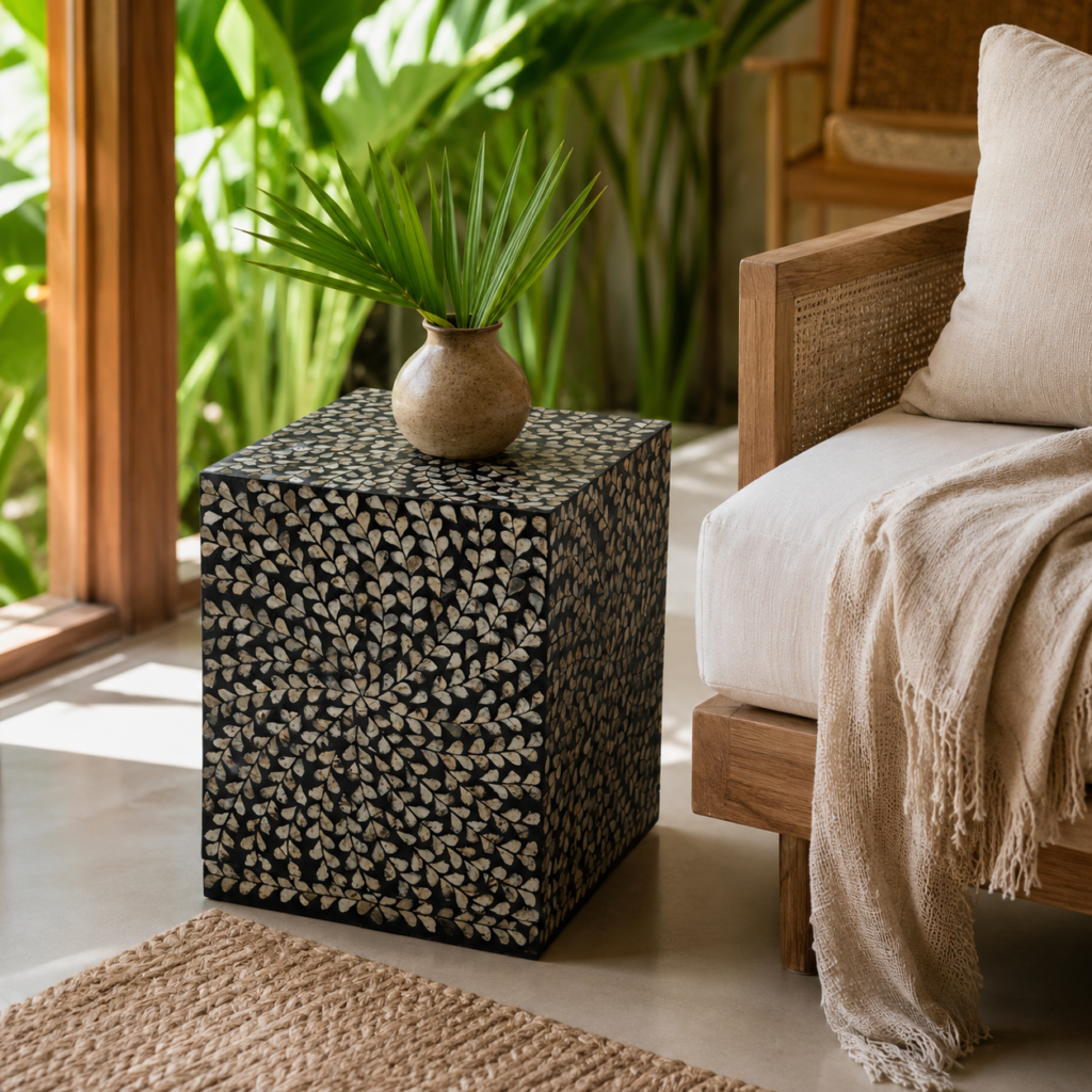 Mesa Lateral Cubo em Mosaico Preto Natural